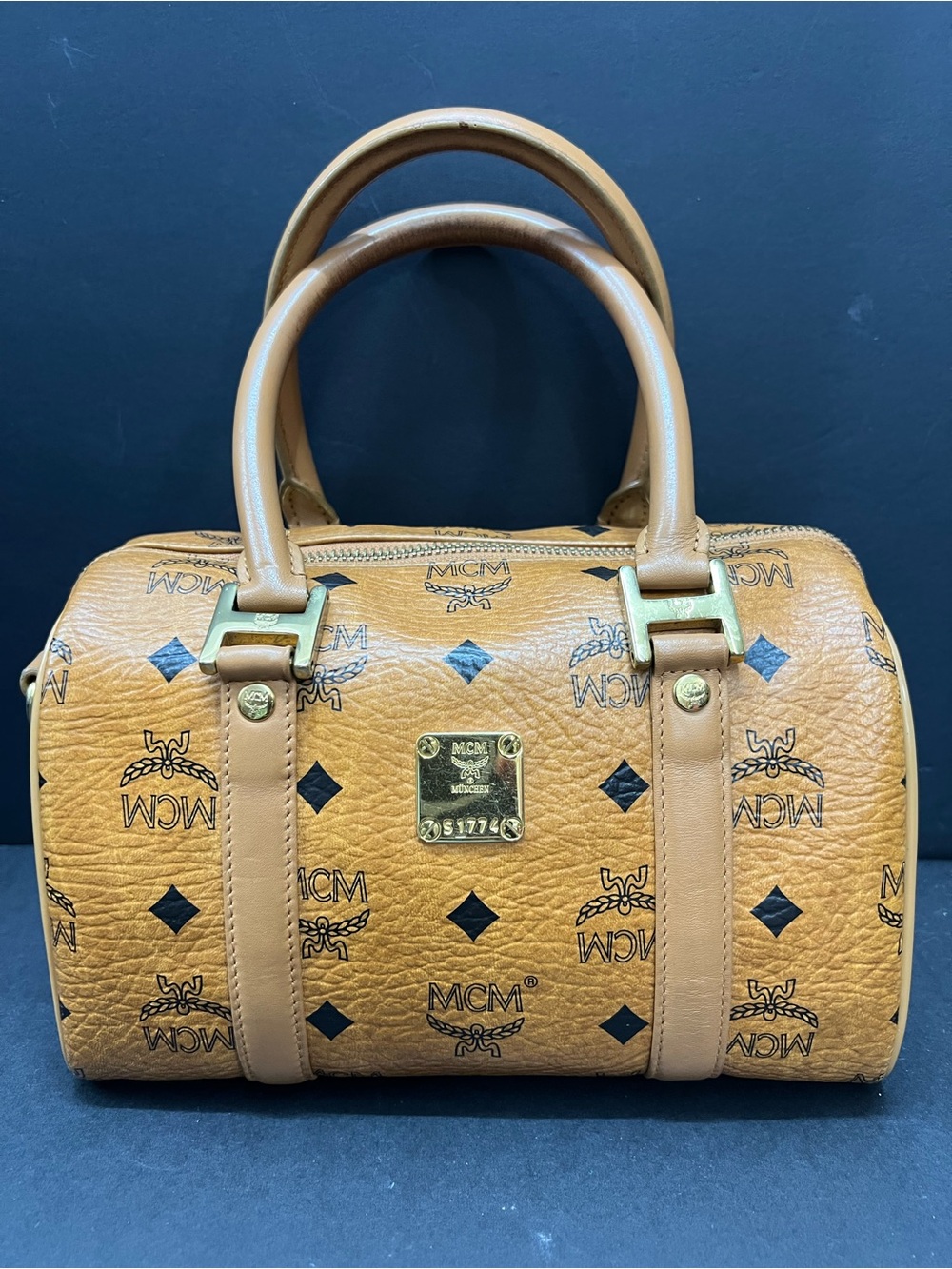 MCM Cognac/Black Visetos Mini Barrel Satchel
Boston 20cm with Sling